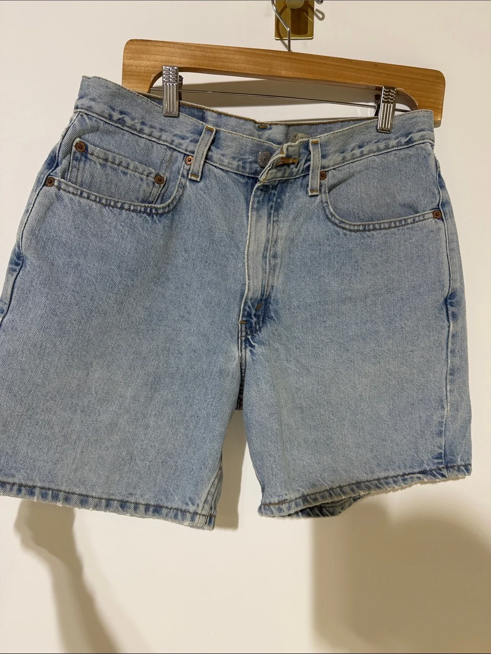 Vintage Y2K Levi’s 550 Denim Jorts Shorts 2000s Relaxed Fit Light Wash size 33”